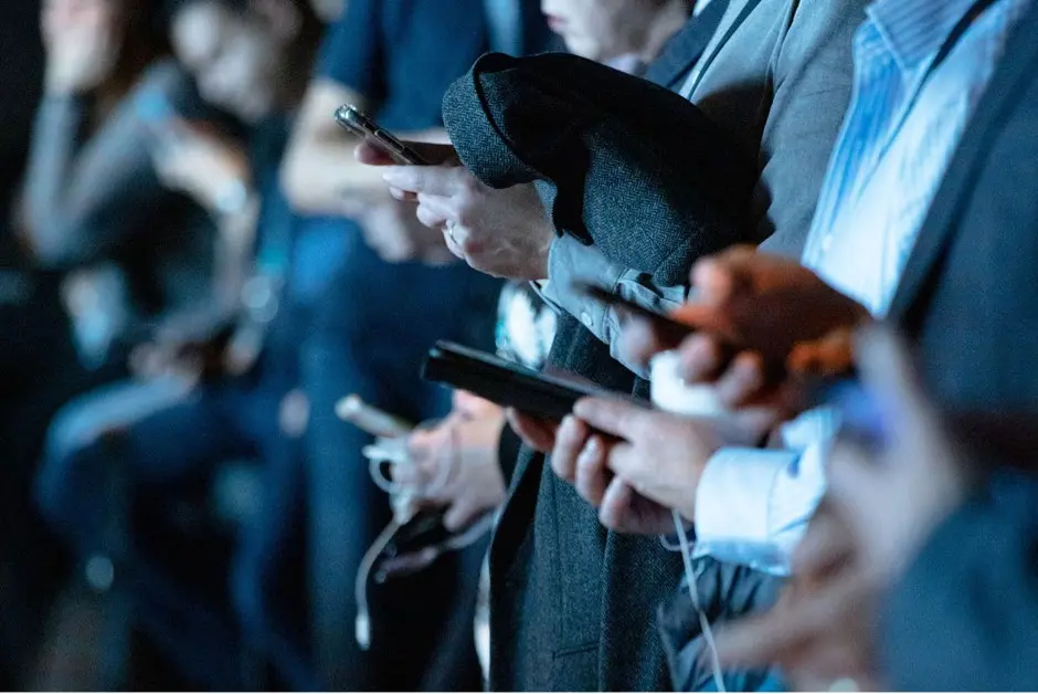 Cellular antenna guide