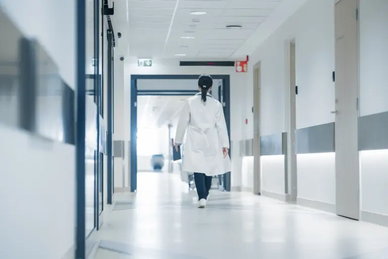 Overcoming antenna design challenges in wireless healthcare devices